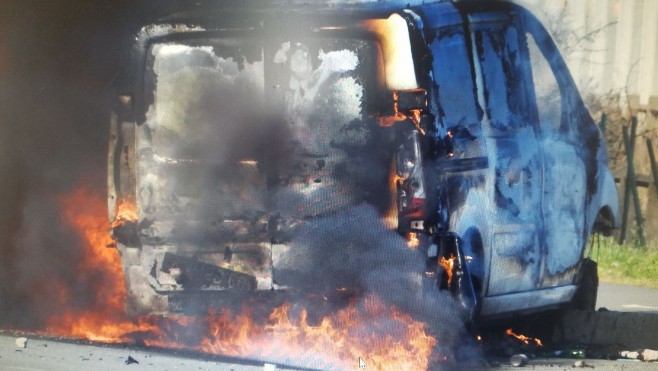 Calais : 60 migrants s'opposent à un démantèlement, un véhicule incendié et 4 policiers blessés