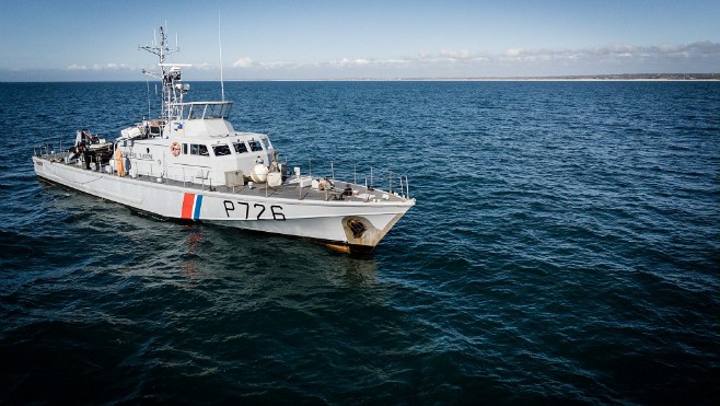Sauvetage d'une embarcation de 17 migrants au large de Calais