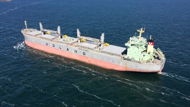 Un marin blessé évacué de son navire au large de Calais