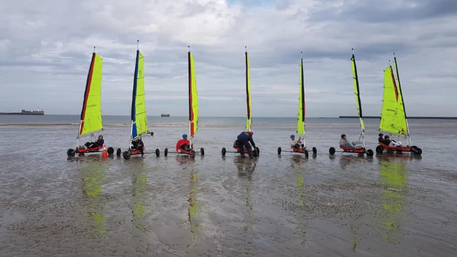 A Boulogne sur mer, le Char à voile club repart à l’assaut de la plage samedi !