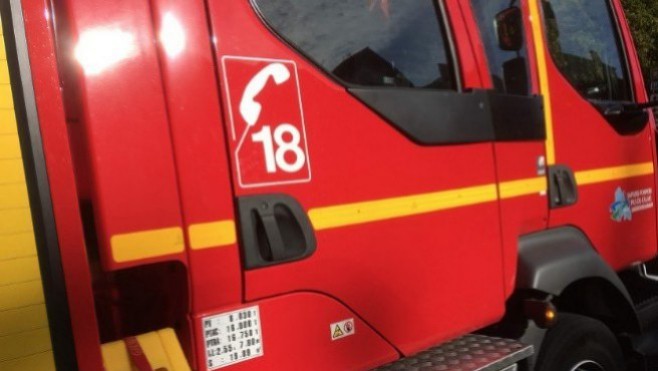 Un homme légèrement brûlé dans un feu de maison à Bavinchove