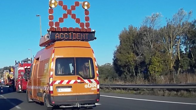 A16 : une voiture s'encastre dans un camion-citerne mercredi matin.