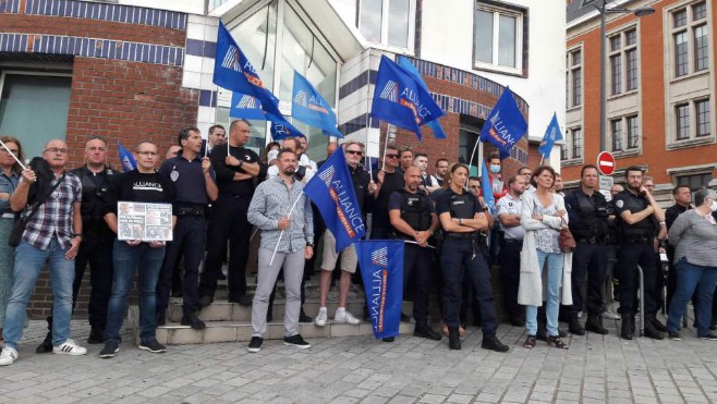 A Dunkerque, les policiers déposent leurs menottes !