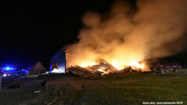 Hesdin l’Abbé : un hangar agricole détruit par les flammes