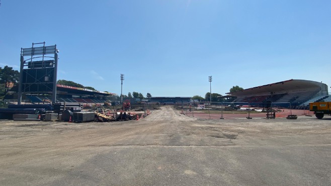 Les grands travaux de la pelouse du Stade de la Libération sont en cours !