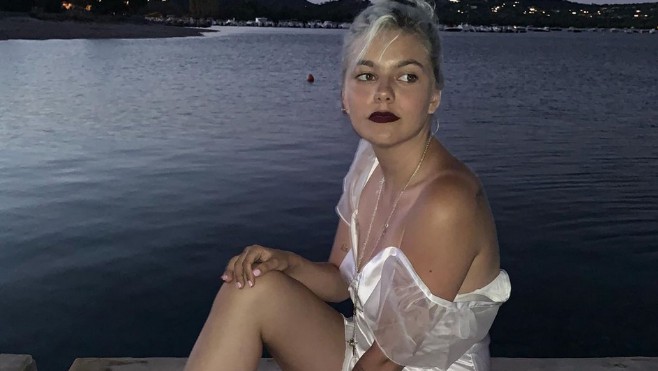 Louane aime Maison Cléo, une marque de prêt-à-porter créée par une jeune calaisienne