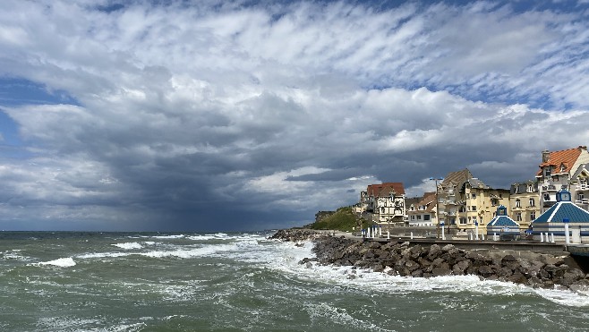 Rafales de vent à 126 km/h, une tempête a balayé la Côte d'Opale cette nuit