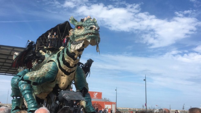 En 400 voyages, 17 000 personnes sont montées sur le Dragon depuis juin !