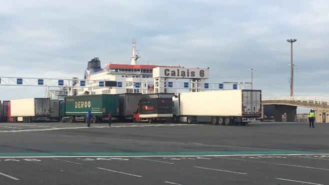 Calais: le port ne veut plus financer le contrôle des camions contre les intrusions de migrants