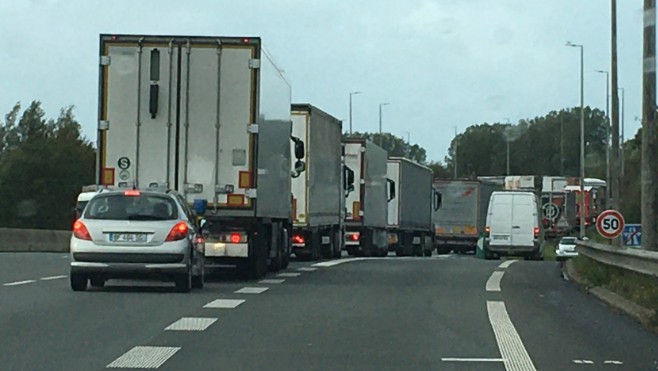 Grève au port de Calais : interruption du trafic Transmanche et gros ralentissements sur l’A16.
