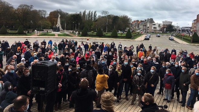 Emotion à Calais lors de l’hommage à Samuel Paty 