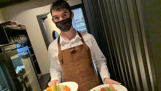 Les restaurateurs tentent d'écouler leurs stocks avant le confinement