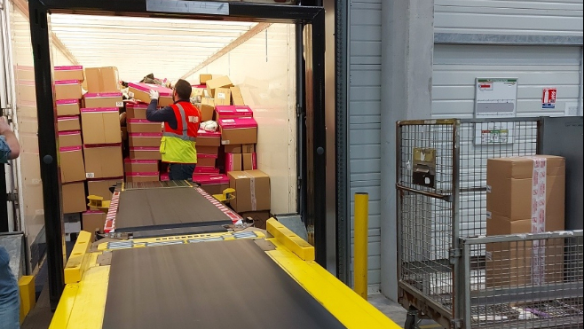 La Poste s'attend à avoir un afflux de colis « sans précédent » en cette fin d'année