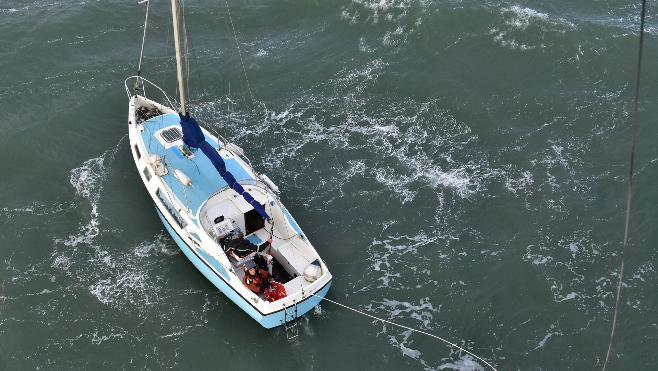 Deux passagers d’un voilier secourus hier au large de Fort-Mahon