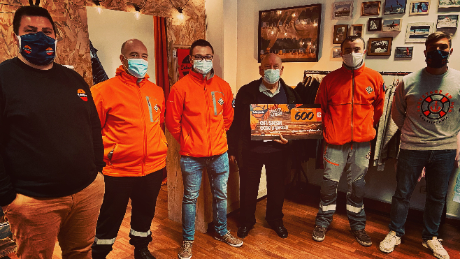 La marque Calaisfornia fait un don de 600 euros à la SNSM.