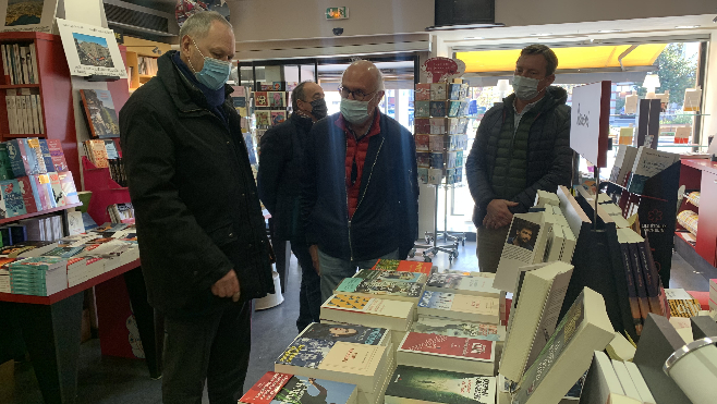 Réouverture des commerces à Abbeville: le sous-prefet et la police sont venus faire de la pédagogie