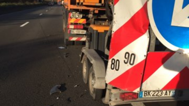 A16 : un véhicule de signalisation de la DIR endommagé dans le boulonnais