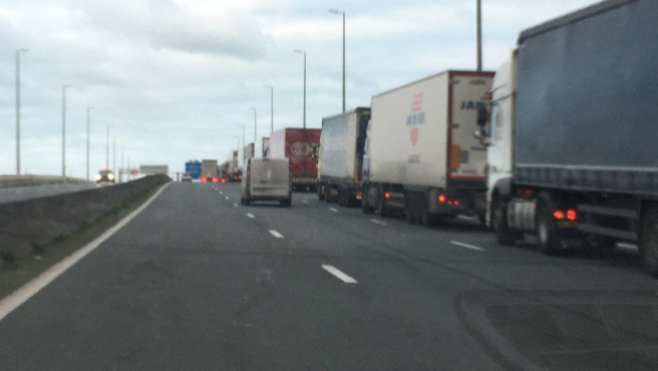 Autoroute A16 saturée : le coup de gueule d’un automobiliste du calaisis. 