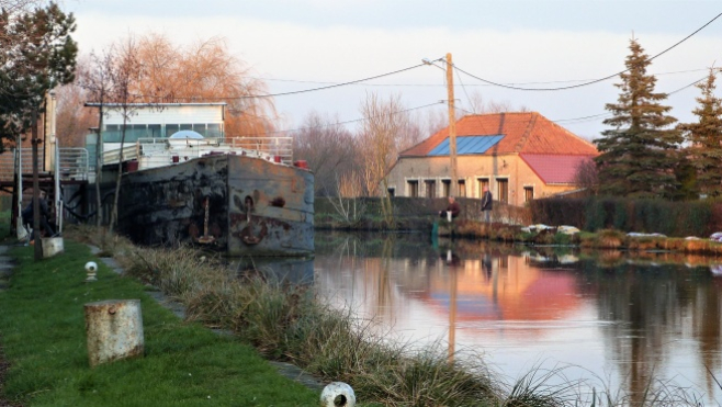 Par vengeance, 7 mineurs et un majeur de Guînes poussent un homme dans le canal !