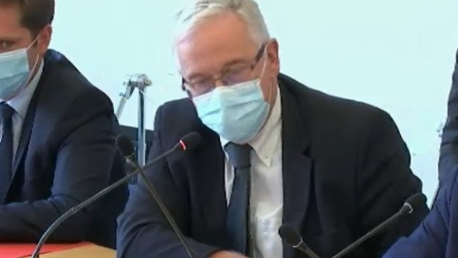 Le député En Marche Jean-Pierre Pont veut laisser passer les migrants pour l'Angleterre..