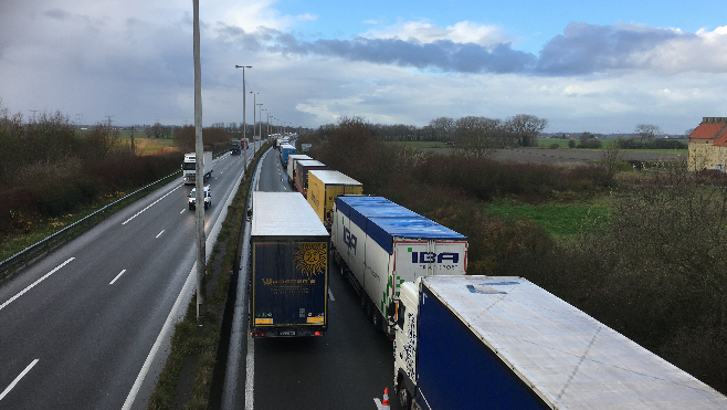 L'A16 coupée aux poids-lourds à Marck-Est dans le sens Dunkerque-Calais