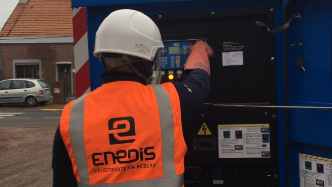 Des milliers de foyers privés d'électricité au plus fort de la tempête