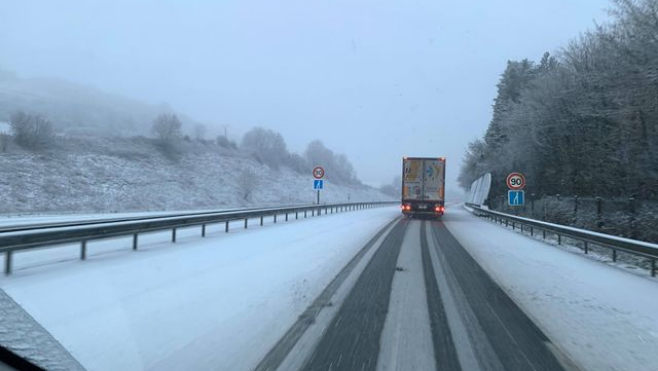 La neige est tombée dans l'arrière pays, certains axes sont bloqués