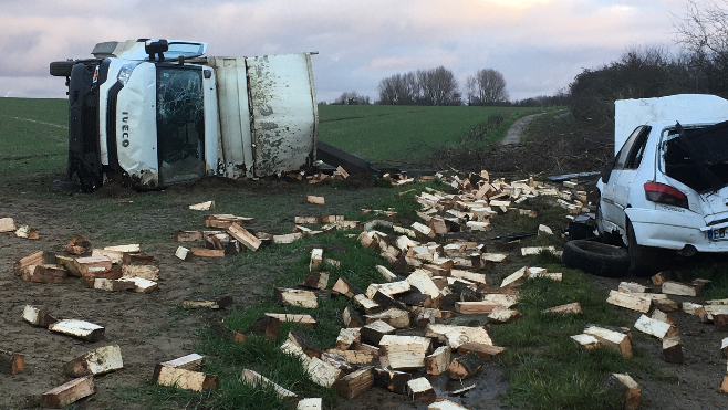 Spectaculaire collision sur l'A16 dans le boulonnais mais pas de blessé