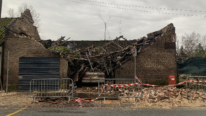 Beaurainville : une grange s'effondre le long de la D349