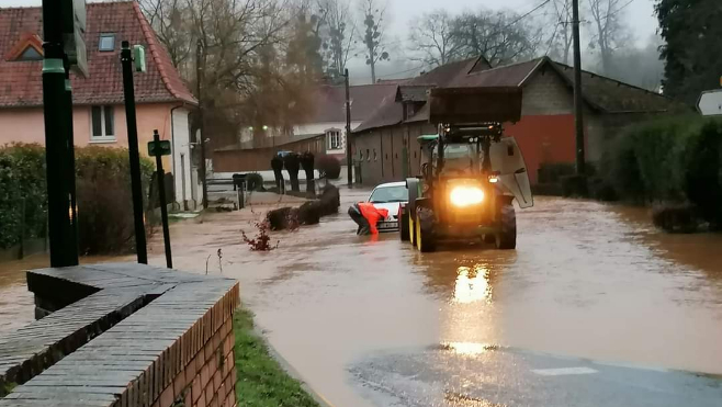 Des routes et villages du Nord et du Pas-de-Calais inondés