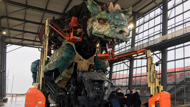 Des jeunes du lycée Coubertin à Calais à la découverte du Dragon