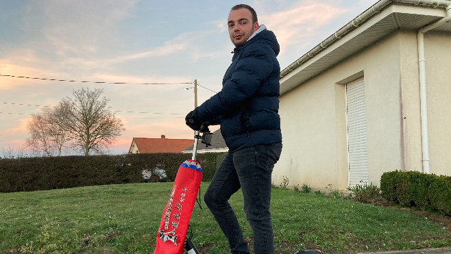 Les habitants de Balinghem peuvent se faire livrer leur pain et autres viennoiseries en trottinette 