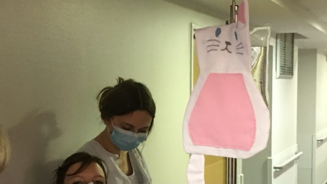 Des doudous et des caches-perfusions pour les enfants à l'hôpital Duchenne !