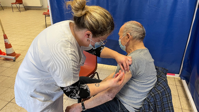 Hesdin: la population soulagée de pouvoir se faire vacciner