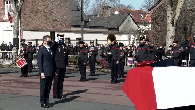 Feuquière-en-Vimeu: dernier hommage à Bryan Rimbaut en présence du ministre de l'Intérieur