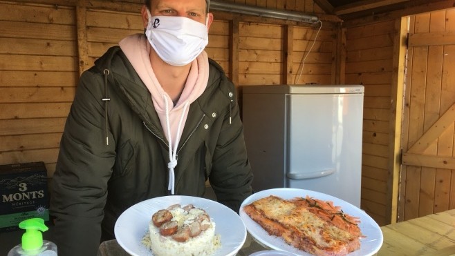 Au Portel, 6 restaurateurs occupent des chalets les vendredis et samedis sur la place de l'Eglise