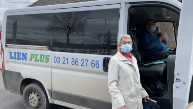 7 Vallées: Lien Plus conduit les personnes âgées au centre de vaccination d'Hesdin 