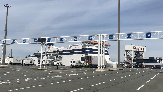 Calais : fausse alerte au colis suspect sur le port