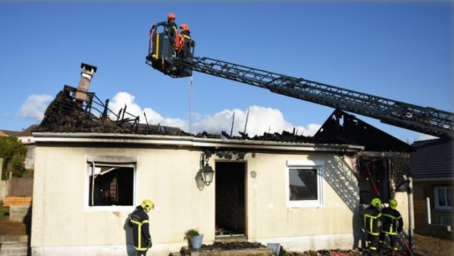 Saint-Léonard : une maison ravagée par un incendie