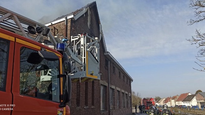 Craywick: l'ancienne distillerie en proie aux flammes ce lundi