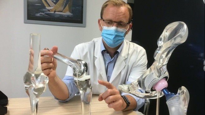 La clinique des Flandres a réussi sa première pose de prothèse totale de genou en ambulatoire. 