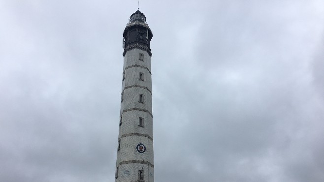 Grimpez tout en haut du phare de Calais !