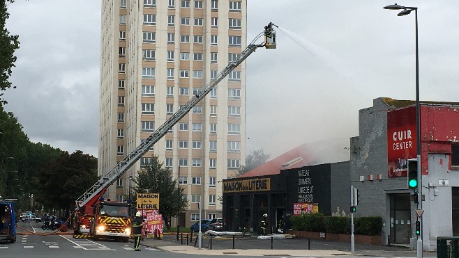 Dunkerque : incendie en cours au magasin « Maison de la literie »