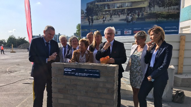 Pose de la première pierre du chantier de réhabilitation et d’extension du collège Lucien Vadez à Calais 