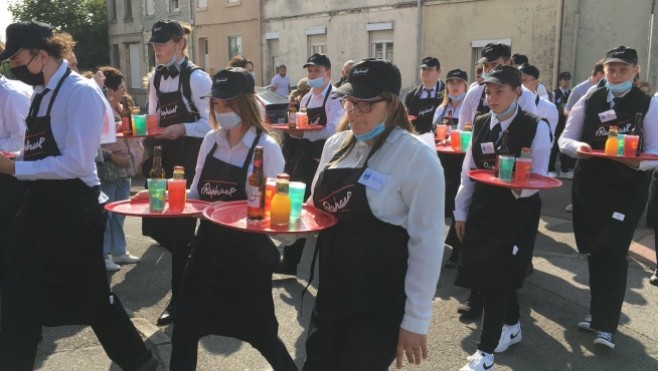 152 professionnels de la restauration ont participé à « la marche aux plateaux Noël Devey ».