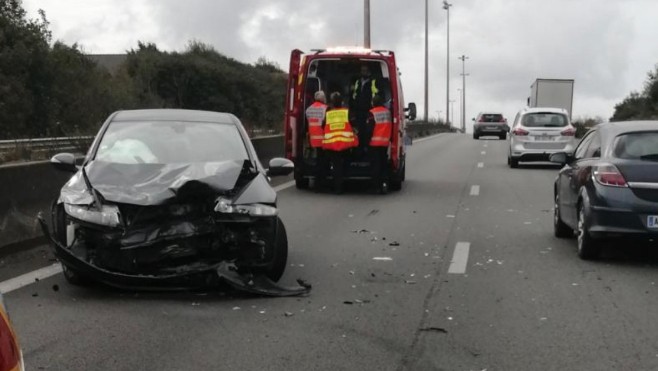 A16: accident entre une voiture et un camion au niveau de Bonningues