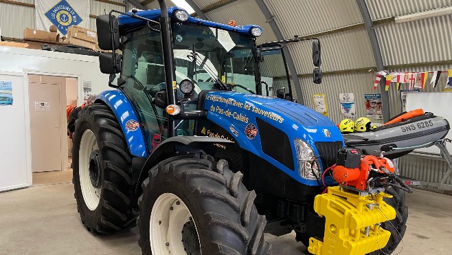 Berck: le nouveau tracteur de la SNSM enfin inauguré après un an de mise en service