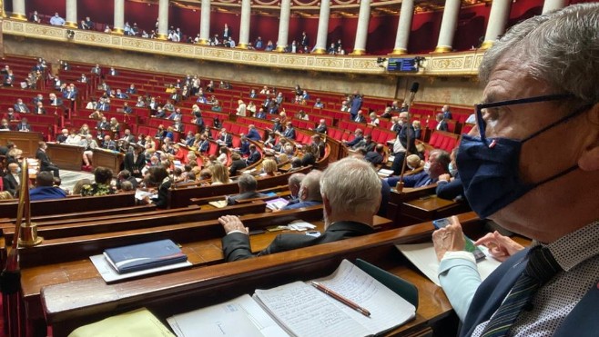 Le député, Robert Thery,  va défendre l'abeille à l'Assemblée Nationale