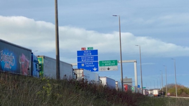 Calaisis : trafic dense sur l'A16 et la rocade portuaire avec près de 10km de retenue