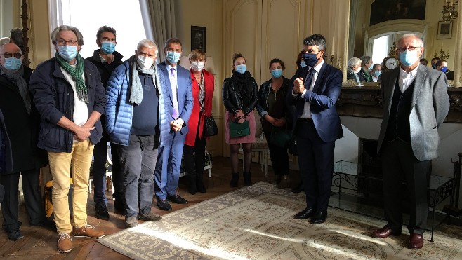 Montreuil sur mer : le sous-préfet remercie les soignants qui ont mis en place la vaccination contre la covid.